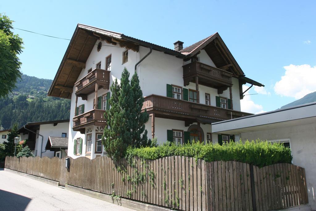 Zillertal Apartments ツェル・アム・ツィラー 部屋 写真